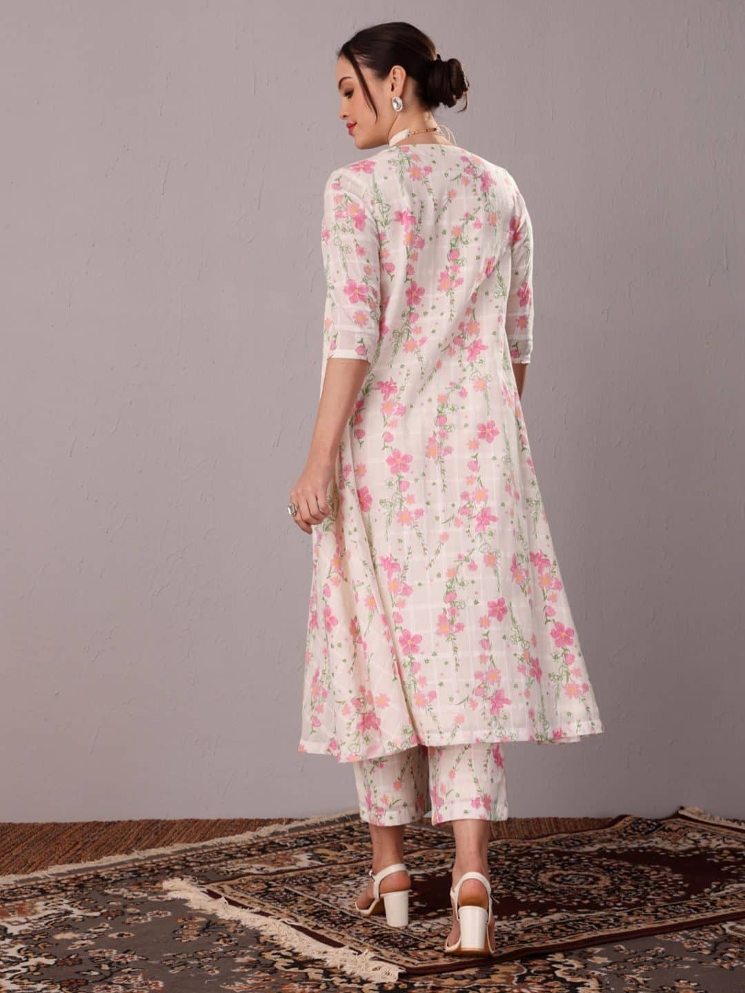 SILCHIC Floral Printed Round Neck A-Line Kurta With Trousers — photo 6