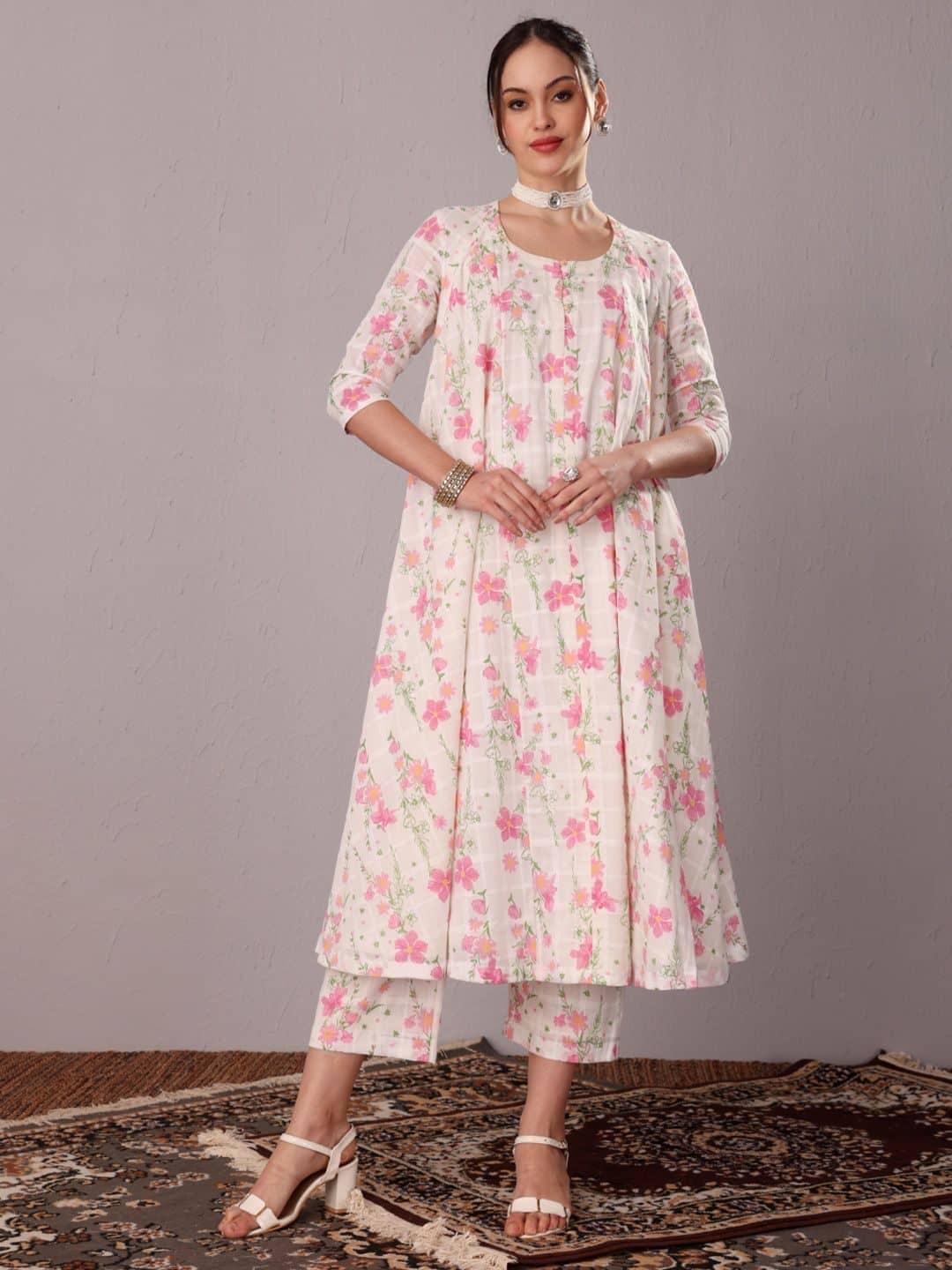 SILCHIC Floral Printed Round Neck A-Line Kurta With Trousers — photo 1
