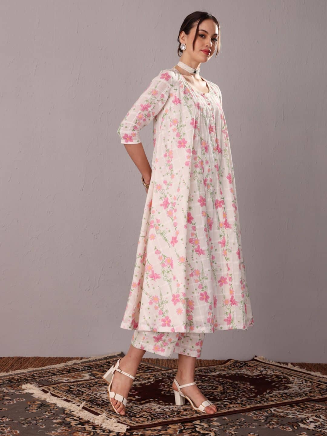 SILCHIC Floral Printed Round Neck A-Line Kurta With Trousers — photo 4