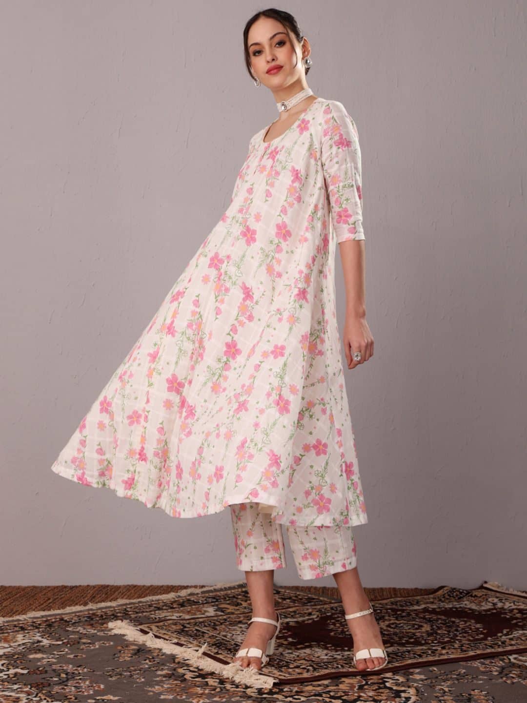 SILCHIC Floral Printed Round Neck A-Line Kurta With Trousers — photo 5