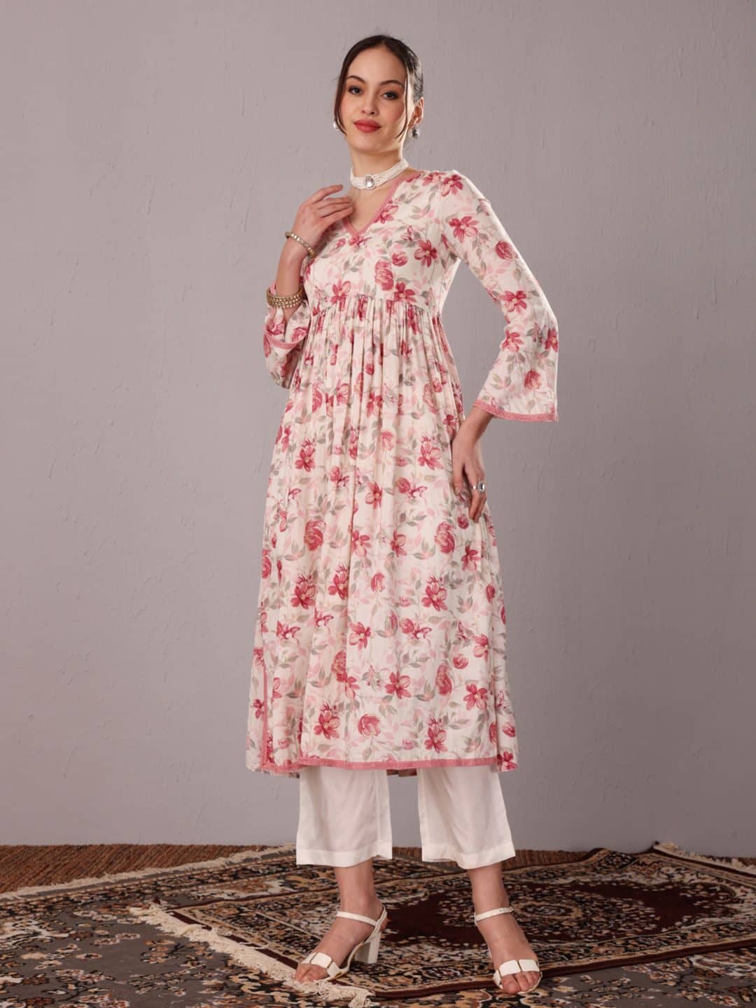 SILCHIC Floral Printed V-Neck A-Line Kurta With Trousers — photo 6