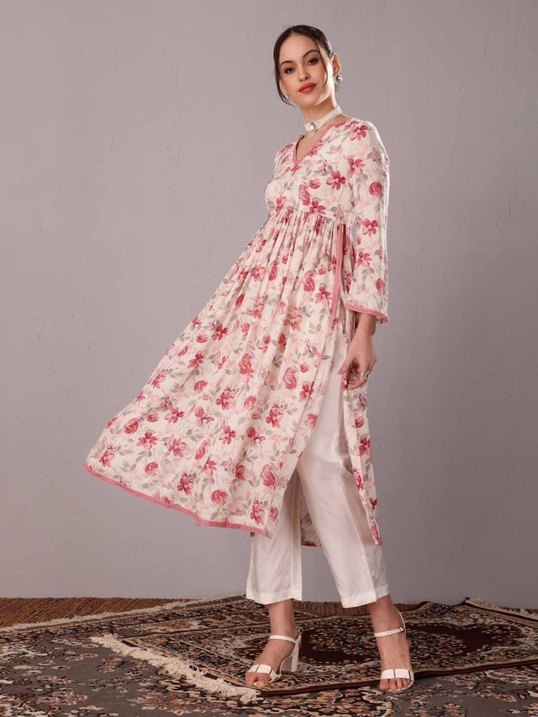 SILCHIC Floral Printed V-Neck A-Line Kurta With Trousers — photo 4