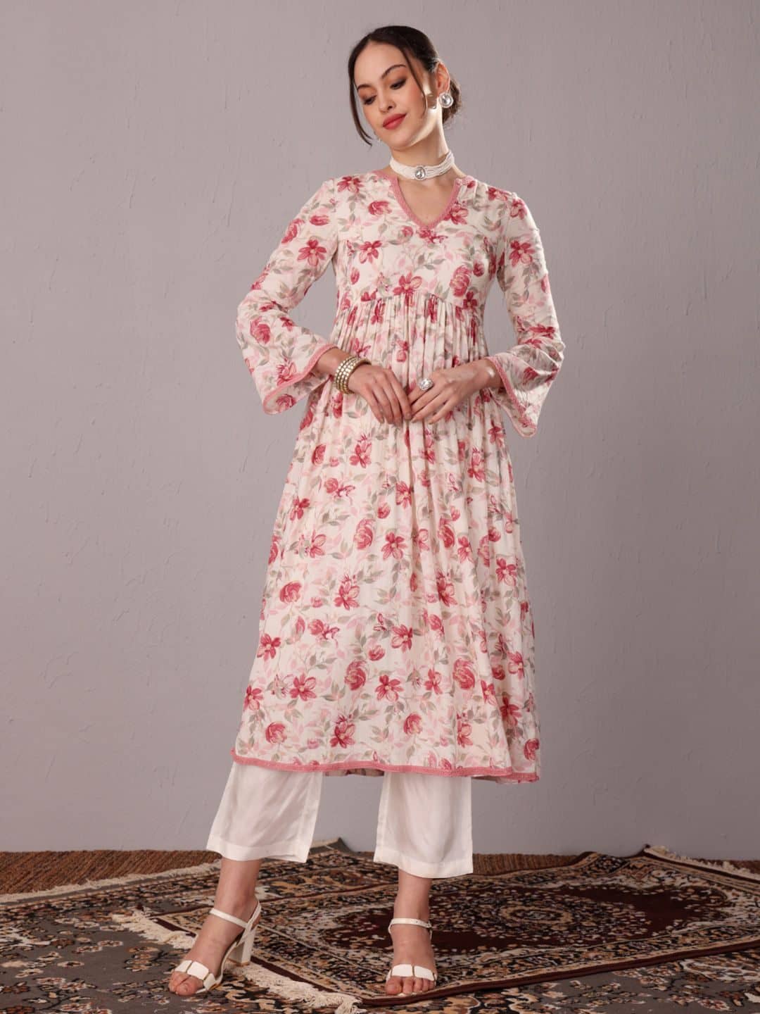 SILCHIC Floral Printed V-Neck A-Line Kurta With Trousers — photo 1