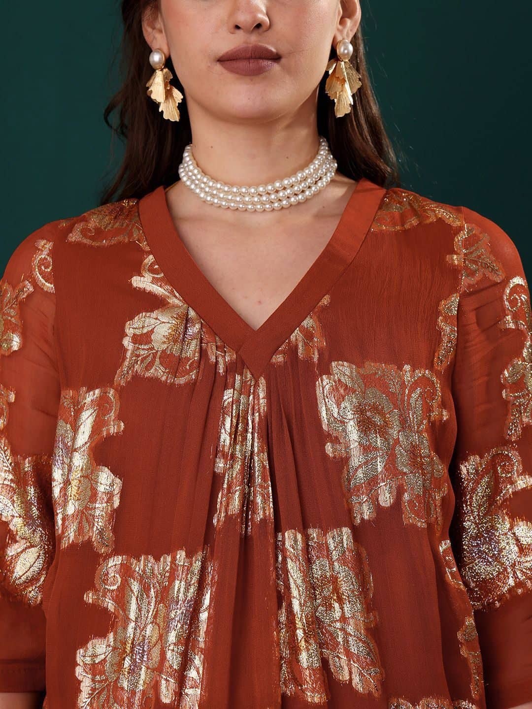 SILCHIC Floral Jacquard Woven Design V-Neck Empire Georgette Straight Kurta With Trouser — photo 2