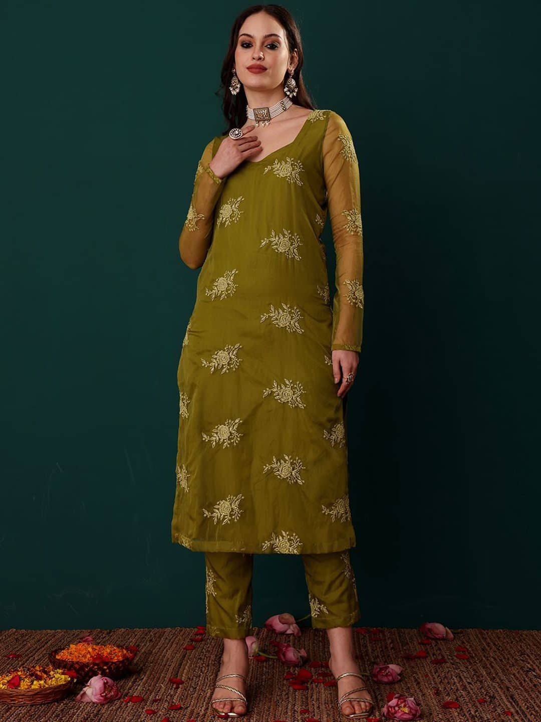 SILCHIC Women Floral Embroidered Kurti with Trousers & Dupatta — photo 5
