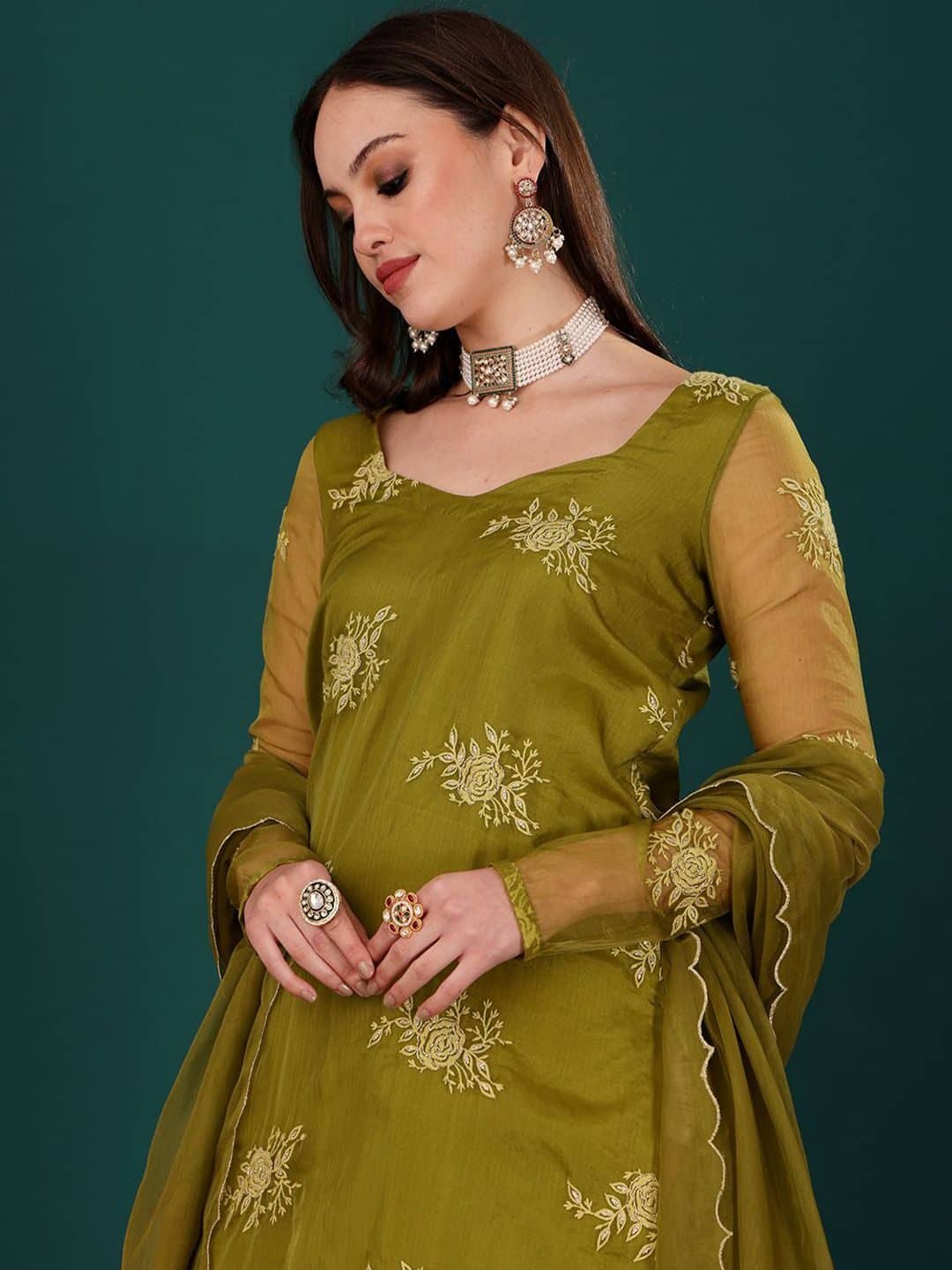 SILCHIC Women Floral Embroidered Kurti with Trousers & Dupatta — photo 2