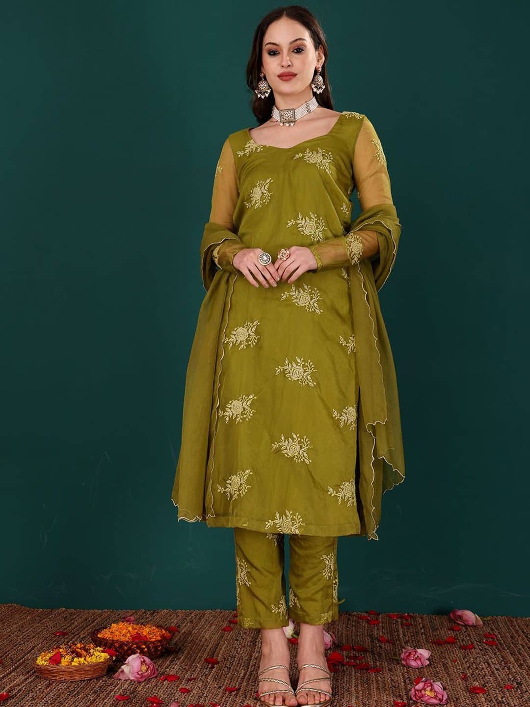 SILCHIC Women Floral Embroidered Kurti with Trousers & Dupatta — photo 1