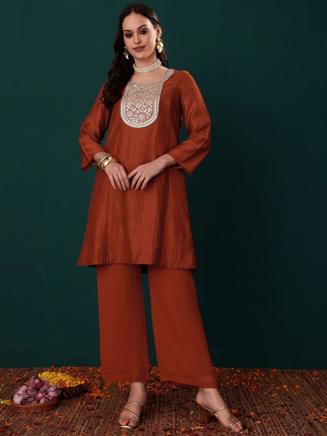 SILCHIC Women Floral Yoke Embroidered Regular Chanderi Silk Kurta Sets — photo 5