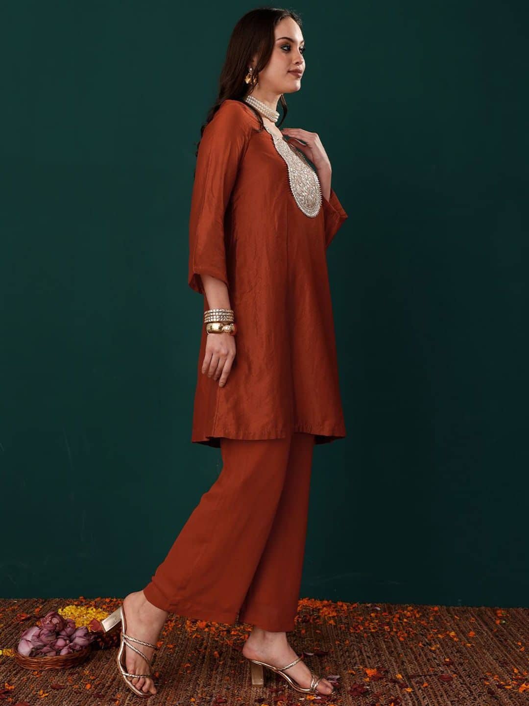 SILCHIC Women Floral Yoke Embroidered Regular Chanderi Silk Kurta Sets — photo 3