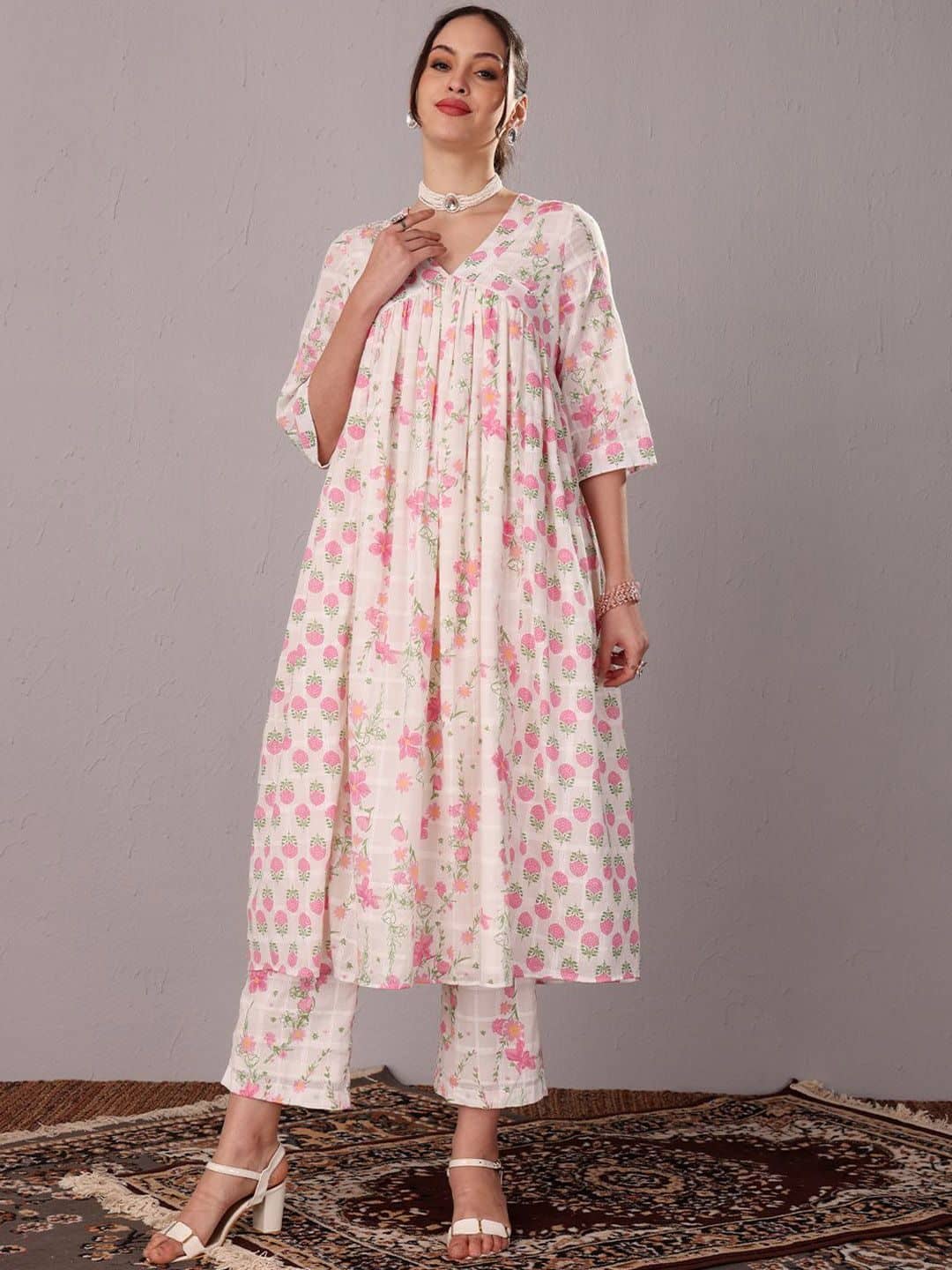 SILCHIC Women Floral Printed Regular Kurta & Trousers & Dupatta — photo 1
