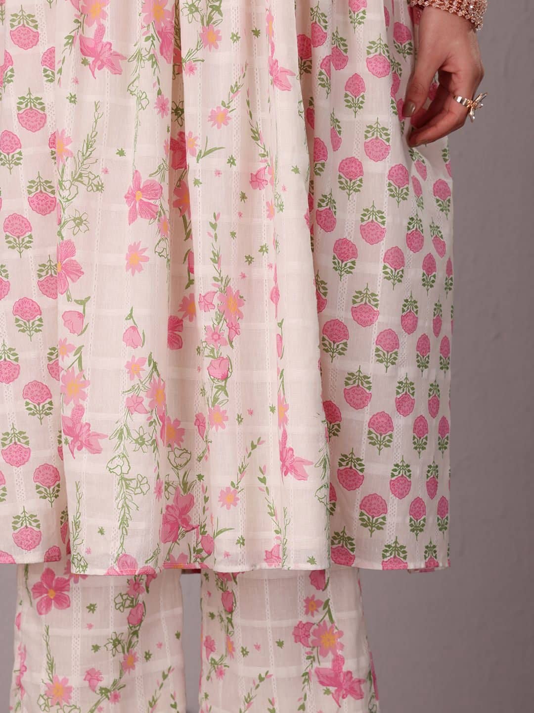 SILCHIC Women Floral Printed Regular Kurta & Trousers & Dupatta — photo 6