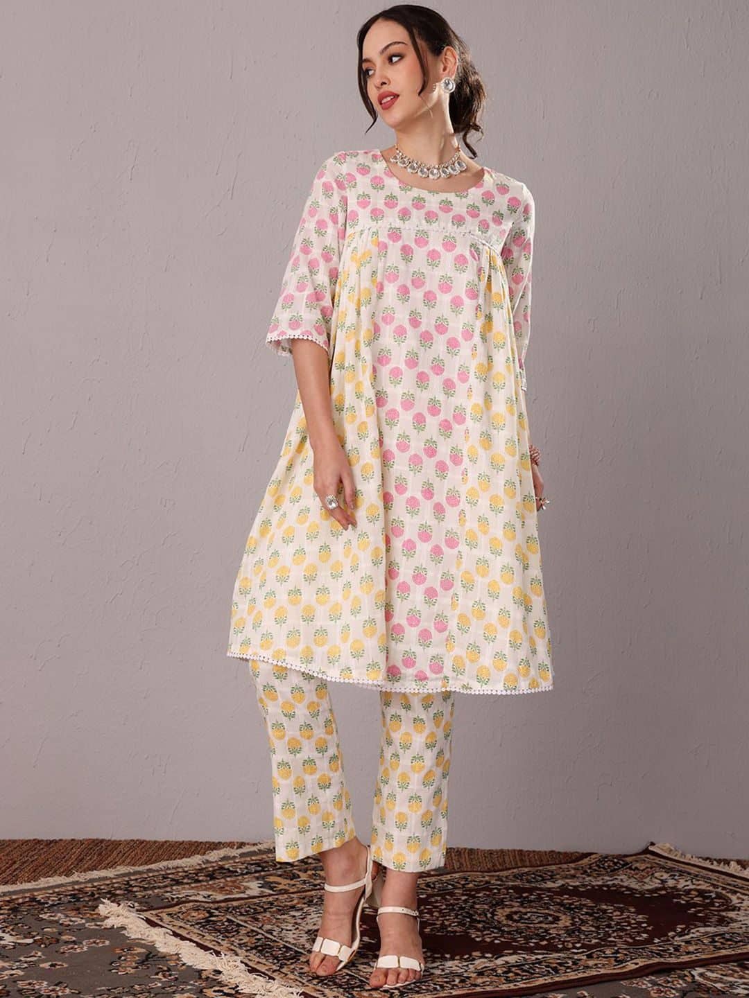 SILCHIC Women Floral Printed Kurta with Palazzos — photo 5