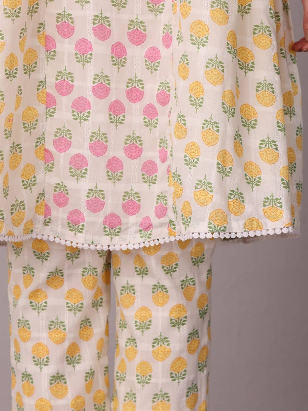SILCHIC Women Floral Printed Kurta with Palazzos — photo 6