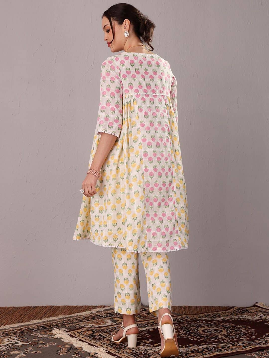 SILCHIC Women Floral Printed Kurta with Palazzos — photo 4