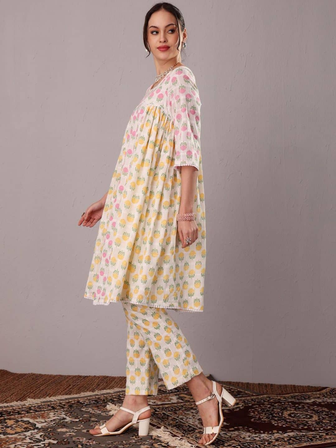SILCHIC Women Floral Printed Kurta with Palazzos — photo 3