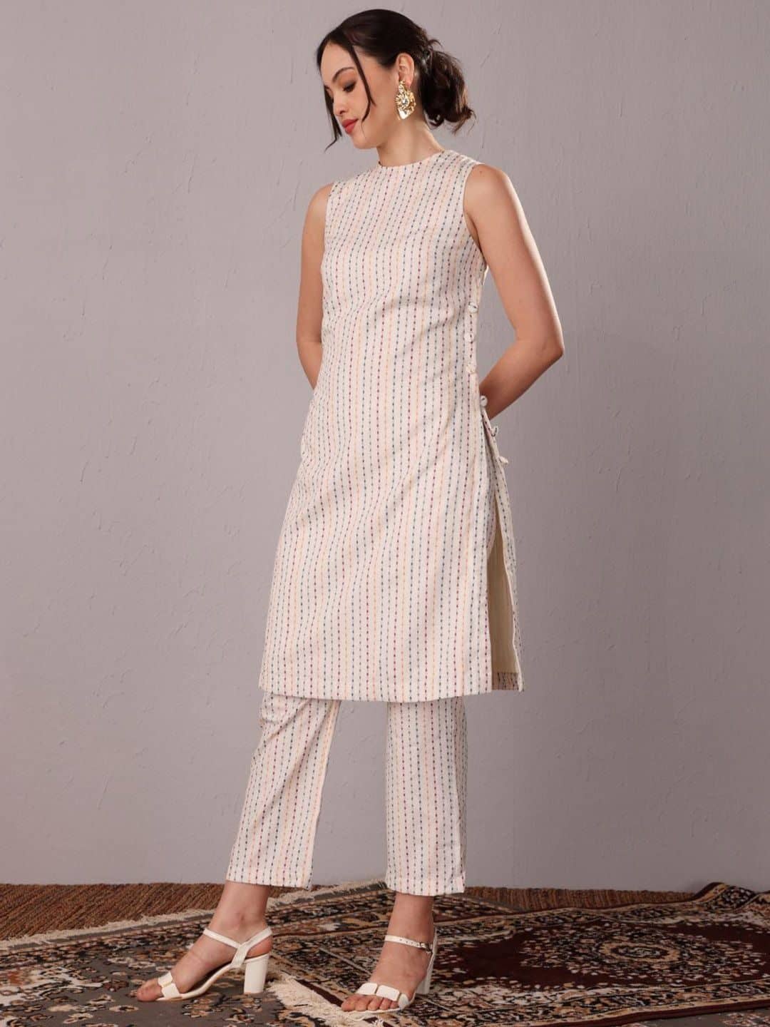 SILCHIC Women Ethnic Motifs Printed Sleeveless Straight Kurta with Trousers — photo 3
