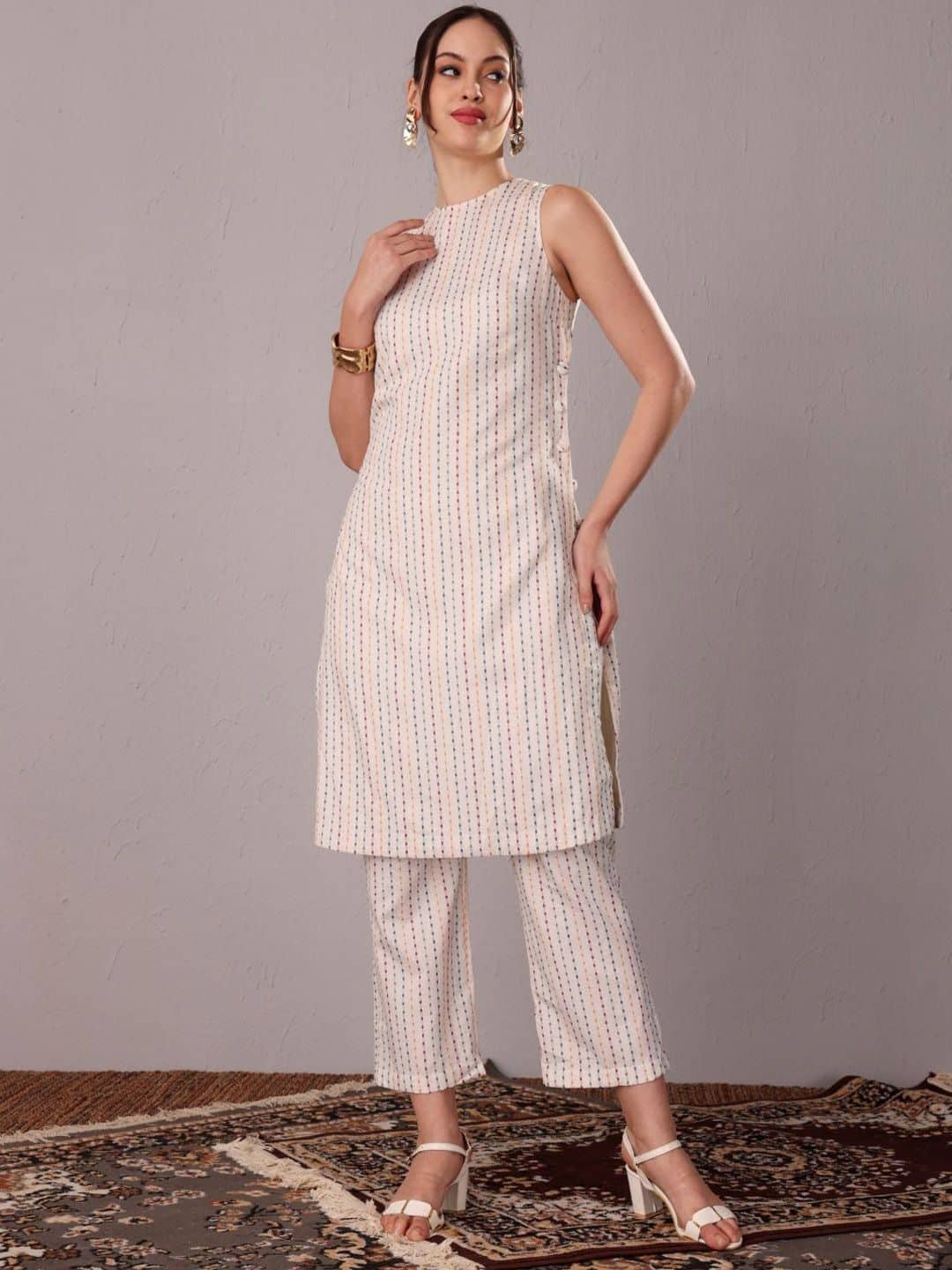 SILCHIC Women Ethnic Motifs Printed Sleeveless Straight Kurta with Trousers — photo 5