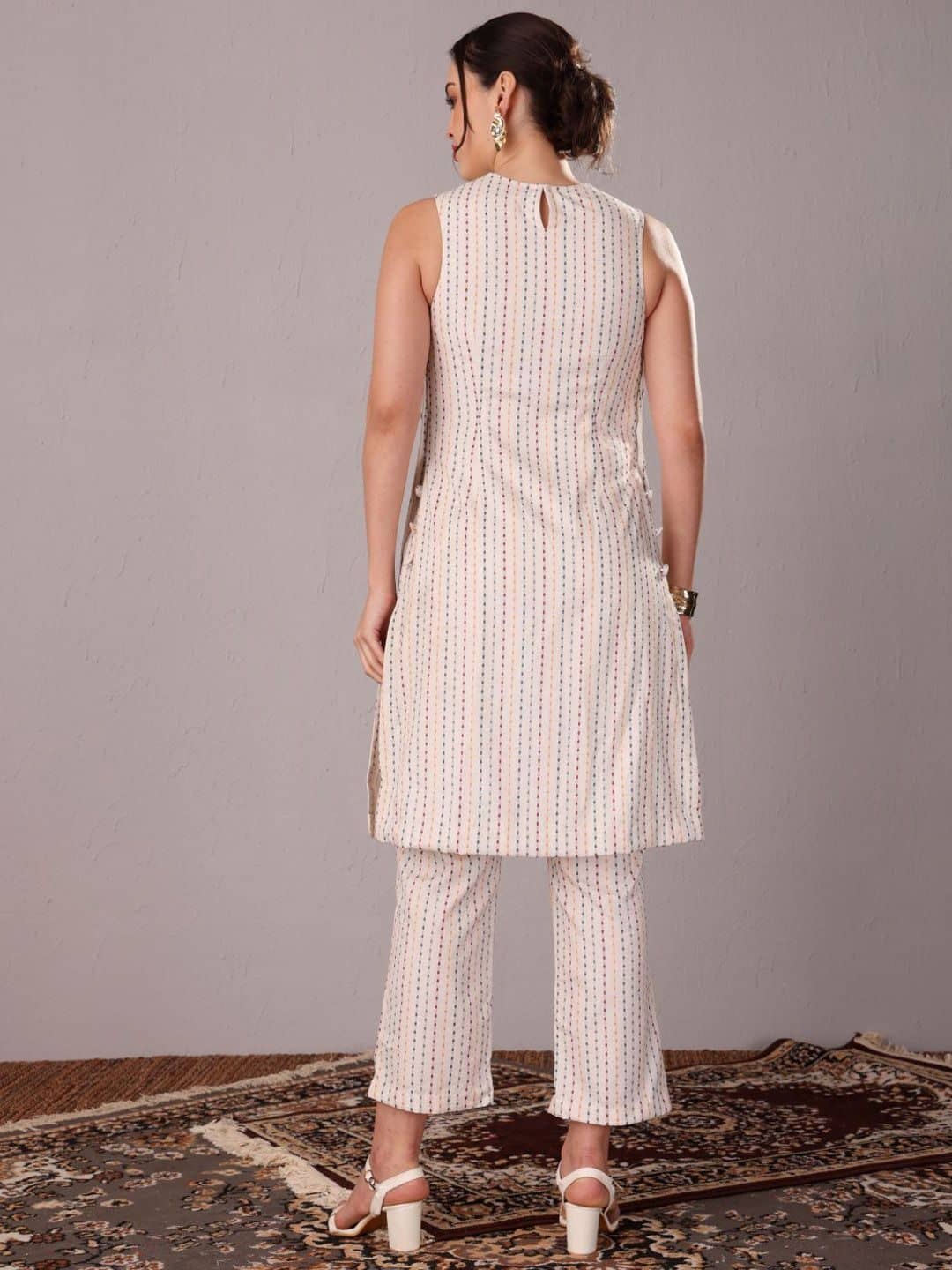 SILCHIC Women Ethnic Motifs Printed Sleeveless Straight Kurta with Trousers — photo 4