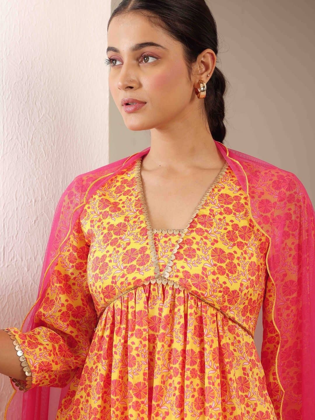 SILCHIC Women Floral Printed Empire Gotta Patti Silk Crepe Kurta with Trousers & With Dupatta — photo 2