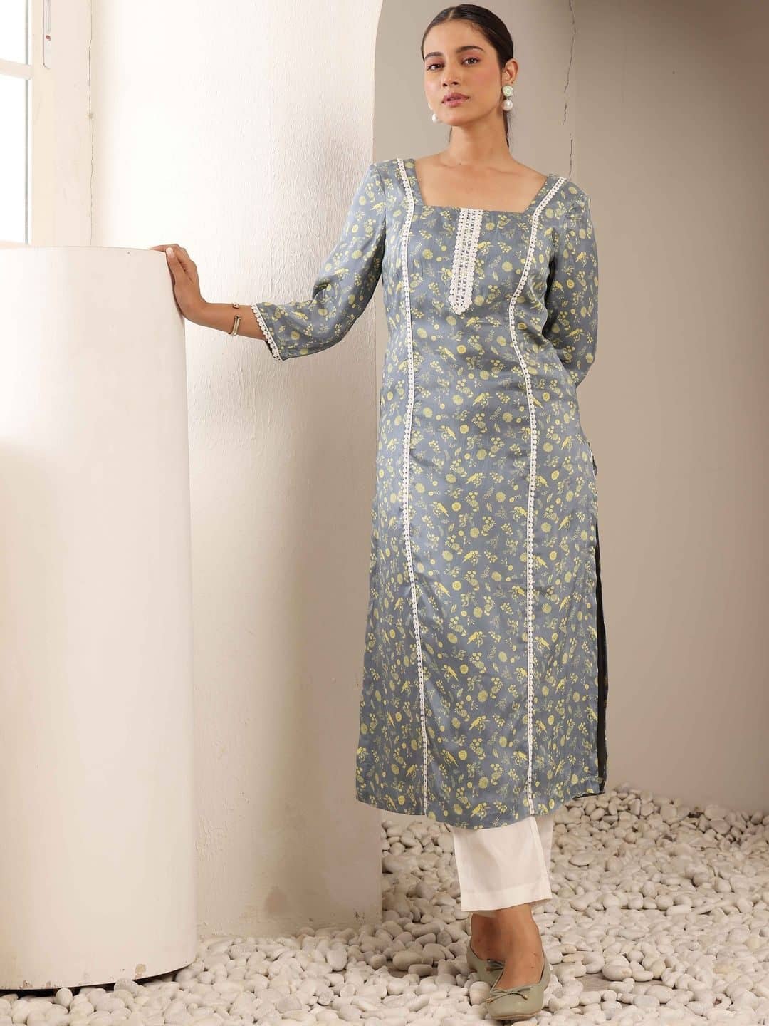 SILCHIC Women Floral Printed Regular Thread Work Silk Crepe Kurta with Trousers — photo 1