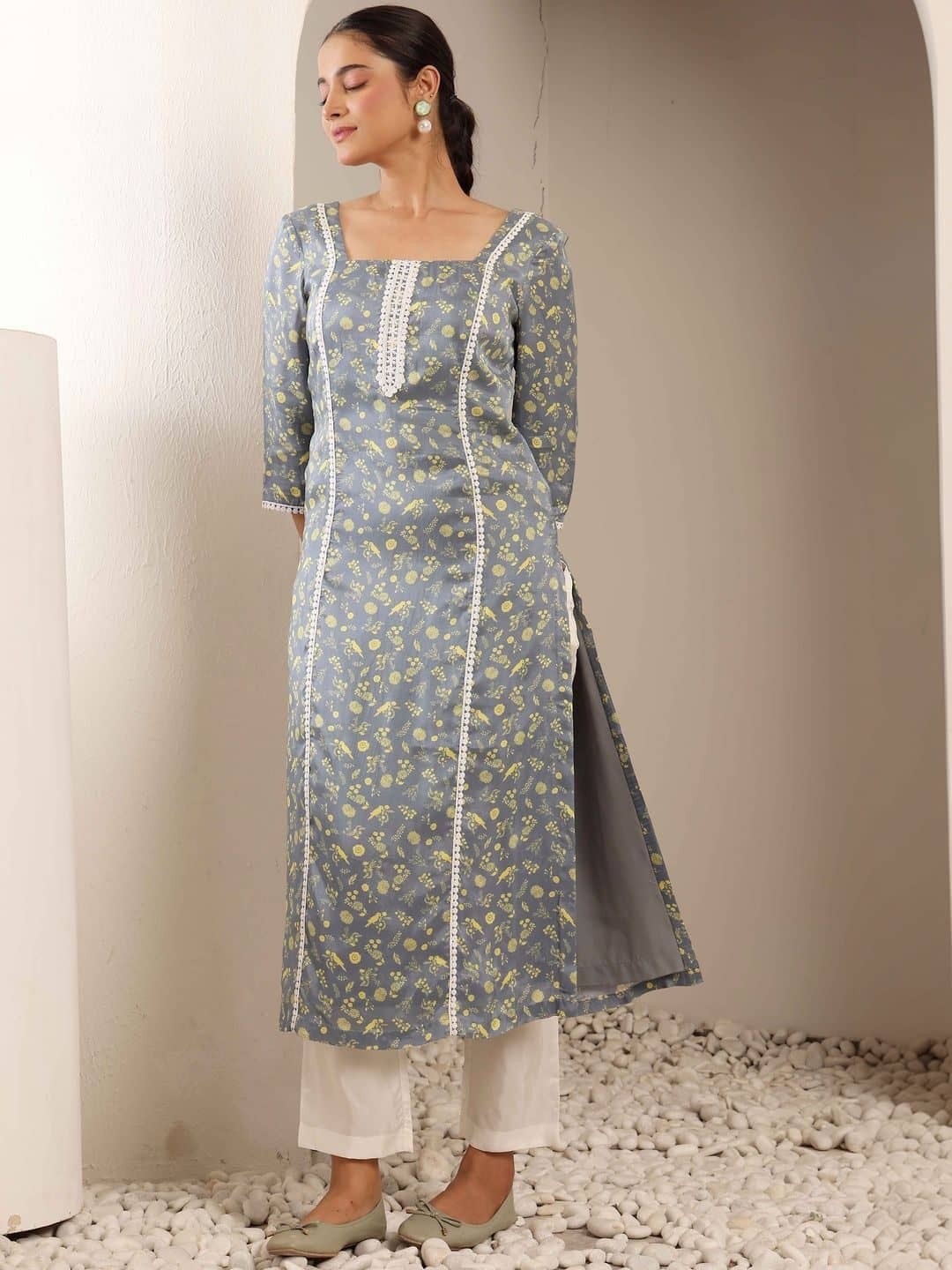 SILCHIC Women Floral Printed Regular Thread Work Silk Crepe Kurta with Trousers — photo 4
