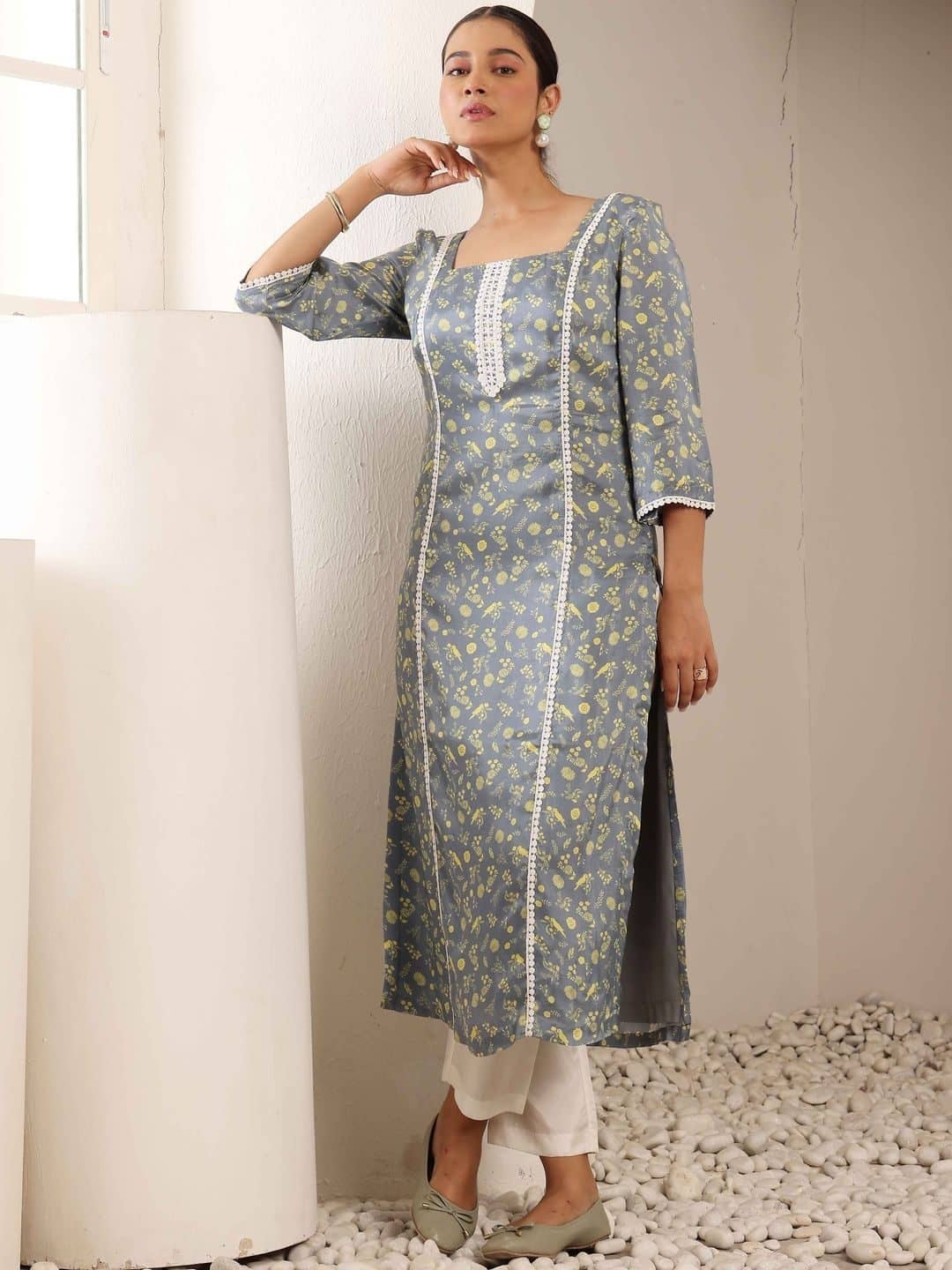 SILCHIC Women Floral Printed Regular Thread Work Silk Crepe Kurta with Trousers — photo 5