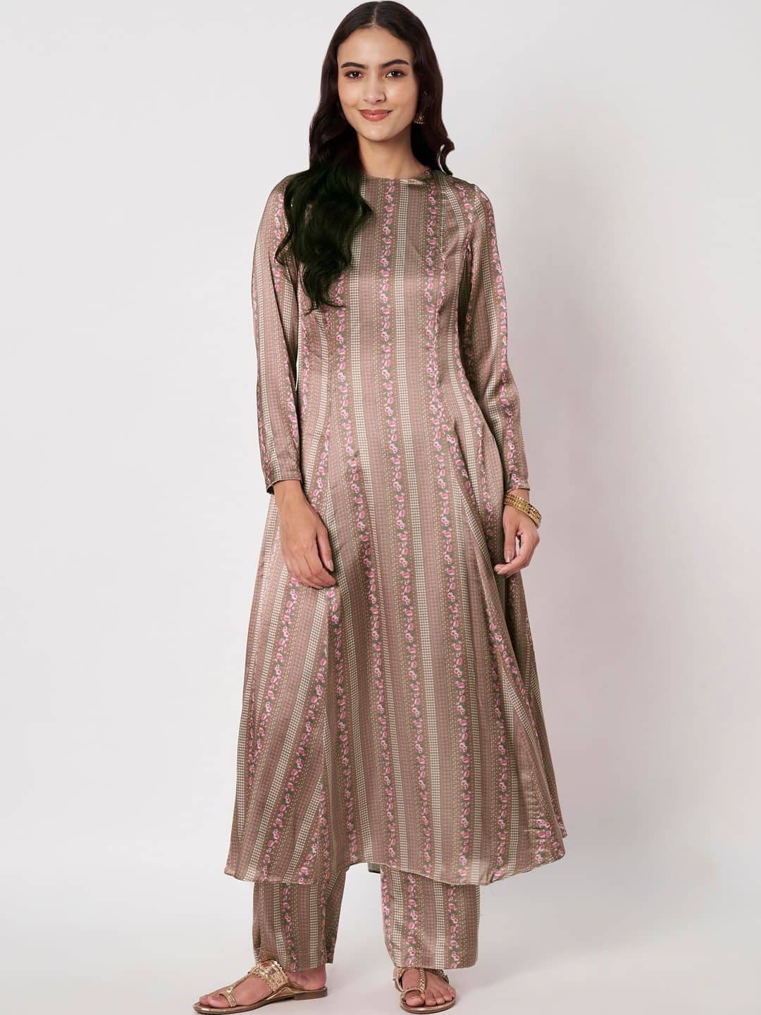 SILCHIC Women Floral Printed Regular Kurta with Trousers — photo 1