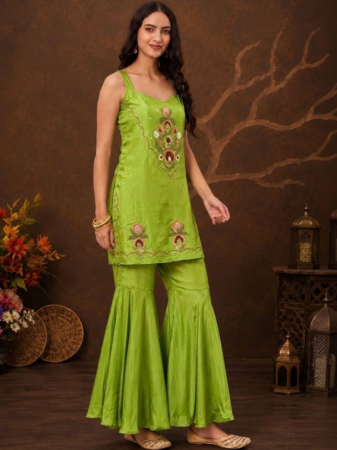 SILCHIC Women Floral Embroidered Regular Thread Work Kurta with Sharara & With Dupatta — photo 4