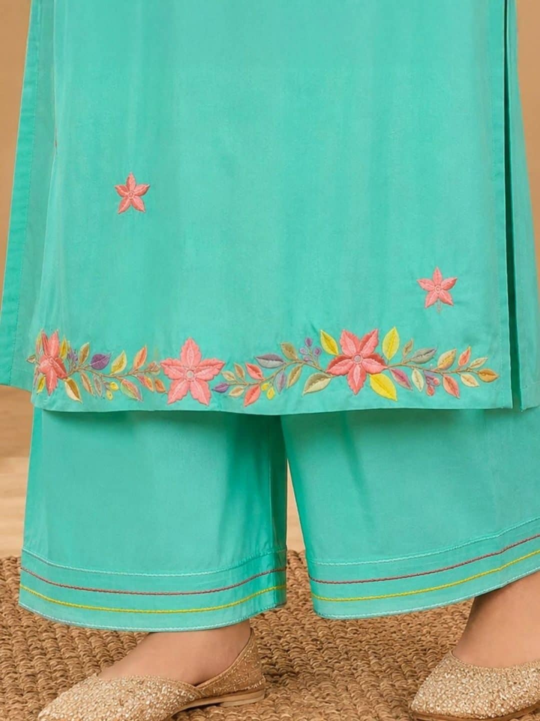 SILCHIC Women Floral Embroidered Regular Thread Work Kurta with Trousers & With Dupatta — photo 6