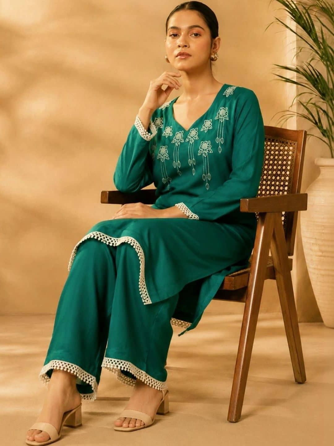SILCHIC Women Ethnic Motifs Embroidered Regular Thread Work Kurta with Palazzos — photo 5