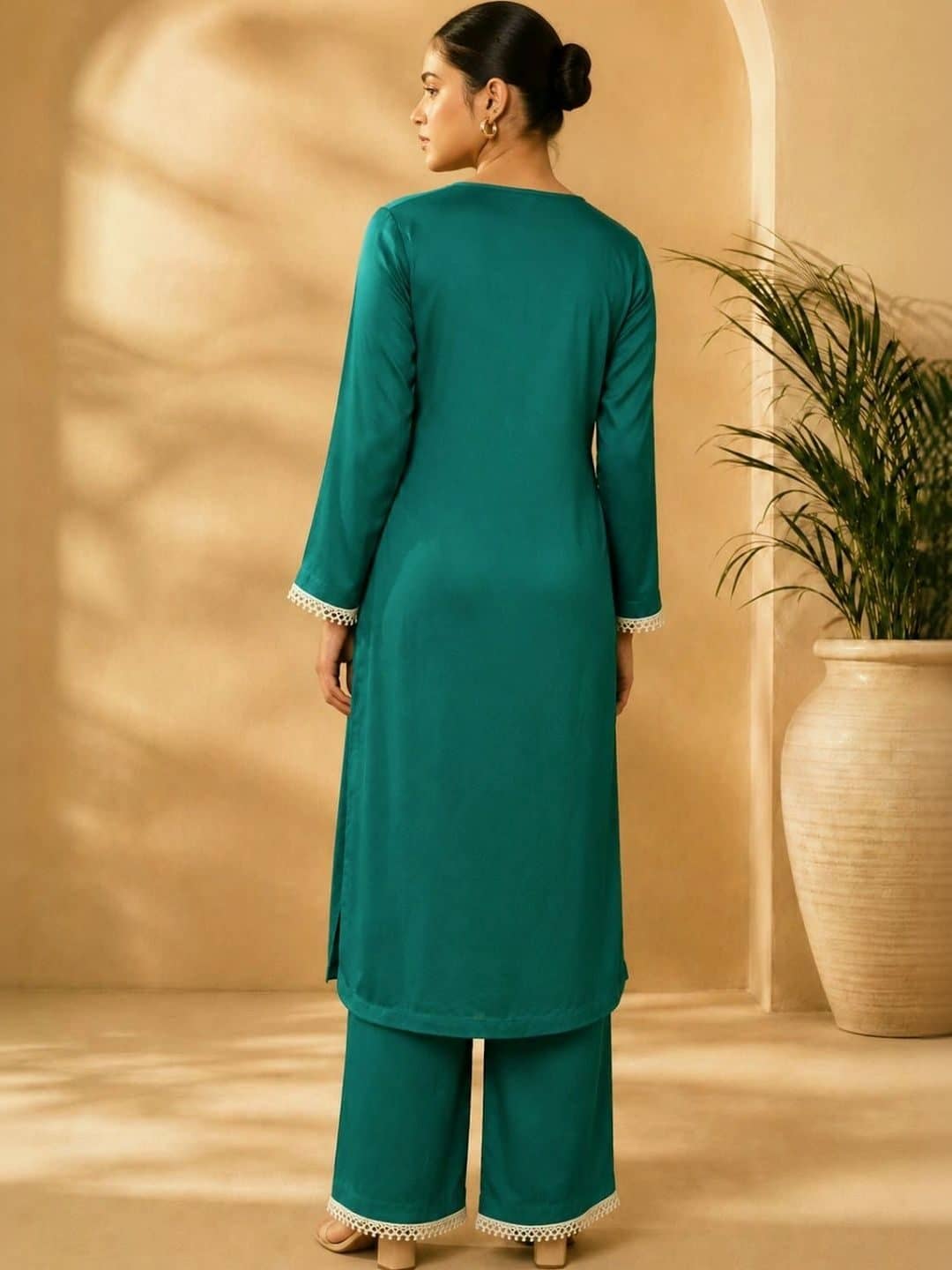 SILCHIC Women Ethnic Motifs Embroidered Regular Thread Work Kurta with Palazzos — photo 2